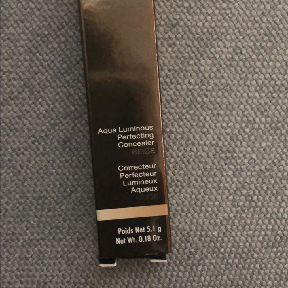 BECCA concealer - Picture 3 of 4